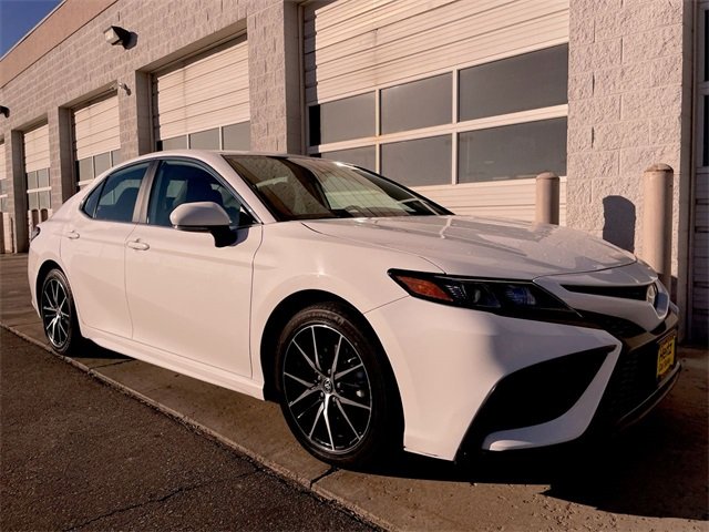 2024 Toyota Camry SE photo 3