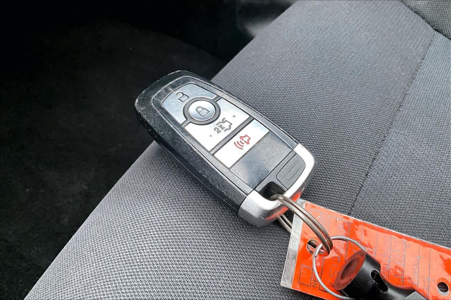 Used 2019 Magnetic Metallic Ford GT image 13