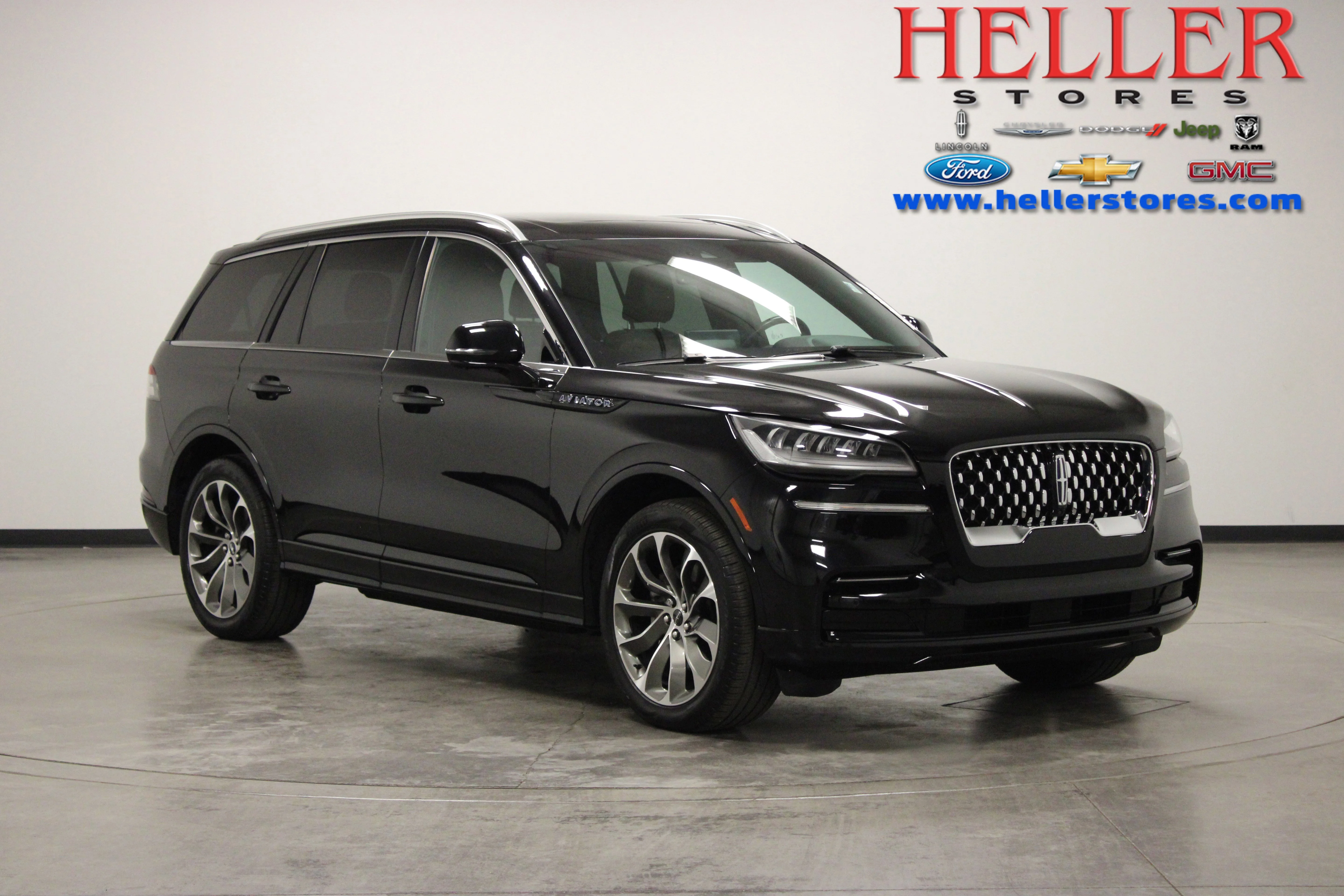 Used 2023 Black Metallic Lincoln Grand Touring image 1