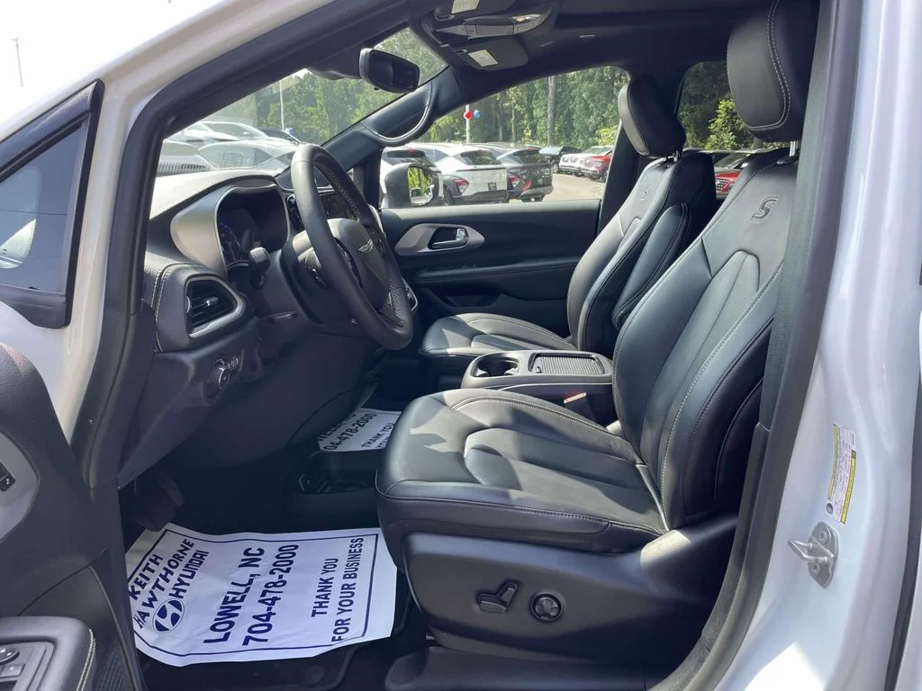 Used 2023 White Chrysler Touring S image 17