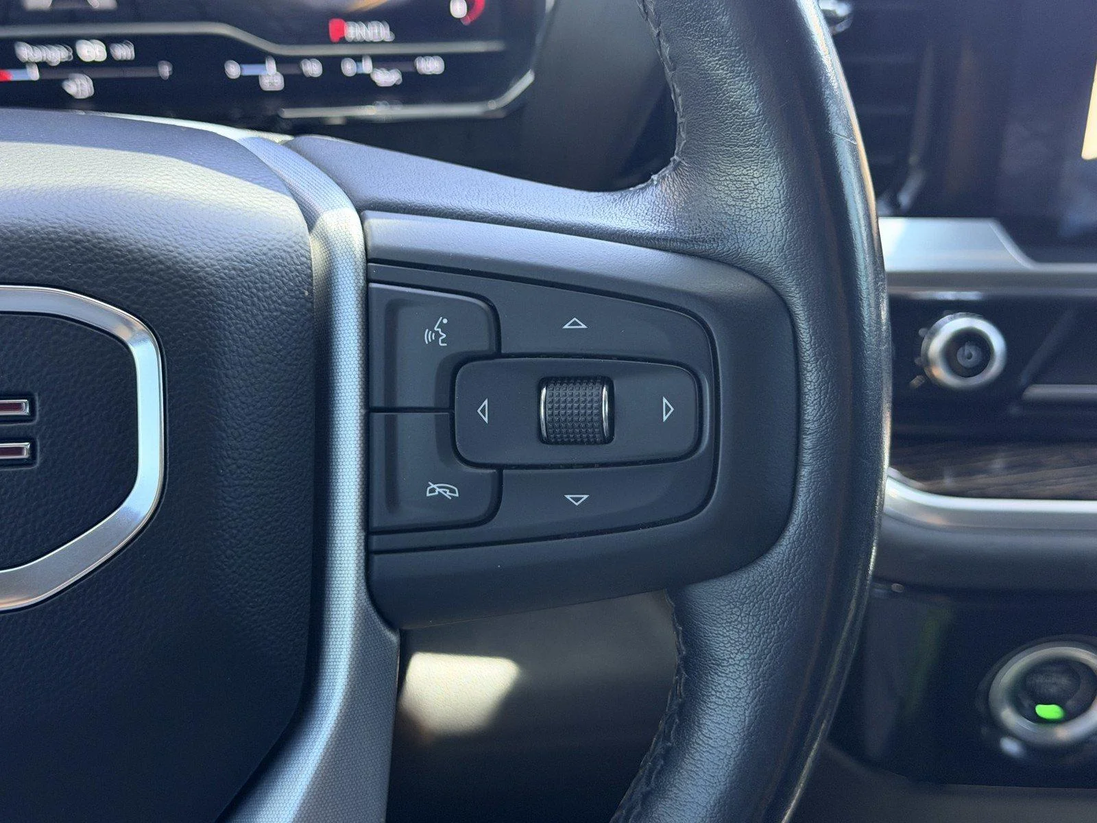 Used 2022 Summit White GMC Elevation image 23