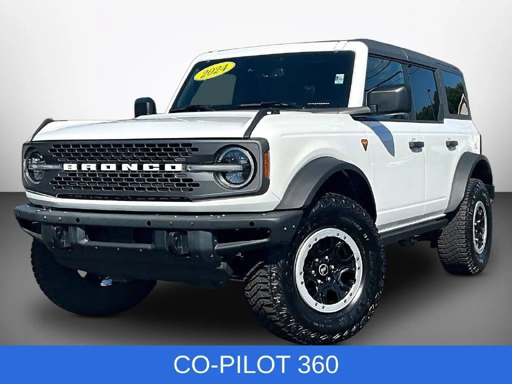 Used 2024 Oxford White Ford Badlands image 3