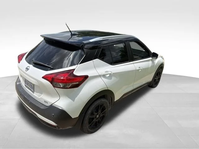 Used 2020 White Nissan SR image 3