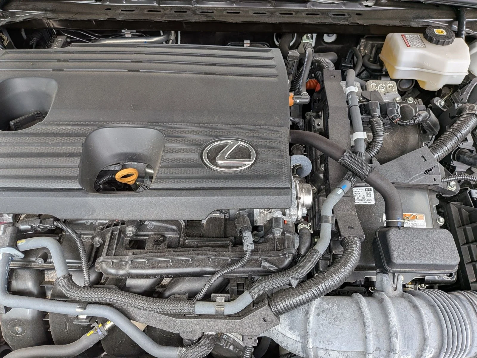 Used 2024 Ultra White Lexus ES 300h F SPORT Handling image 20