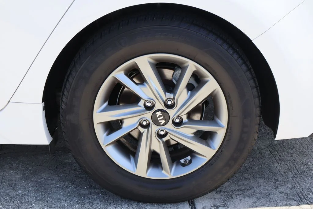 Used 2019 White Kia LX image 29