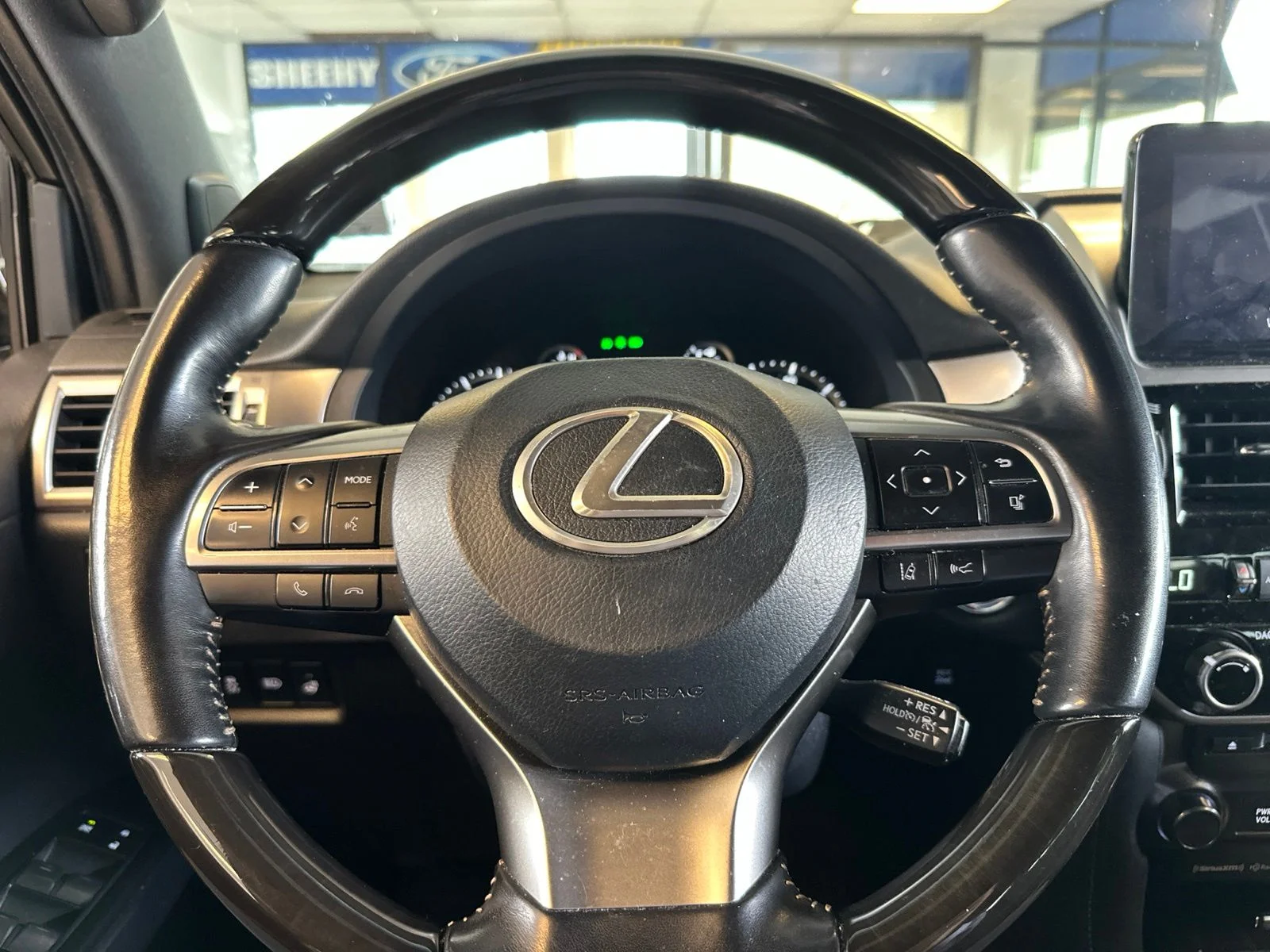 Used 2022  Lexus 460 image 18