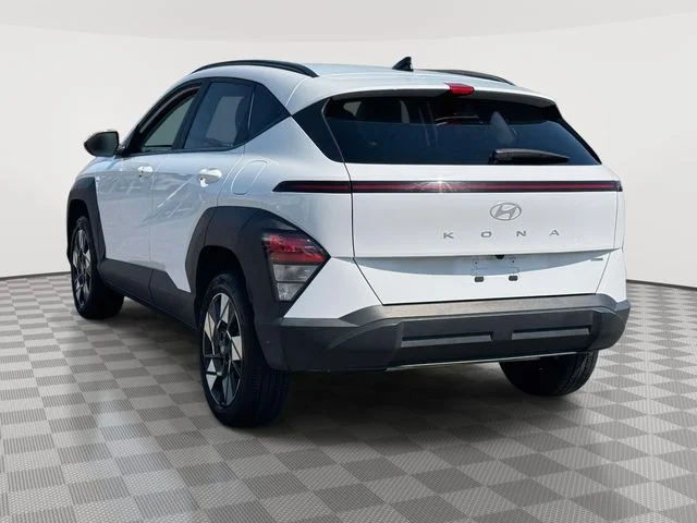 Used 2025 White Hyundai SEL image 7