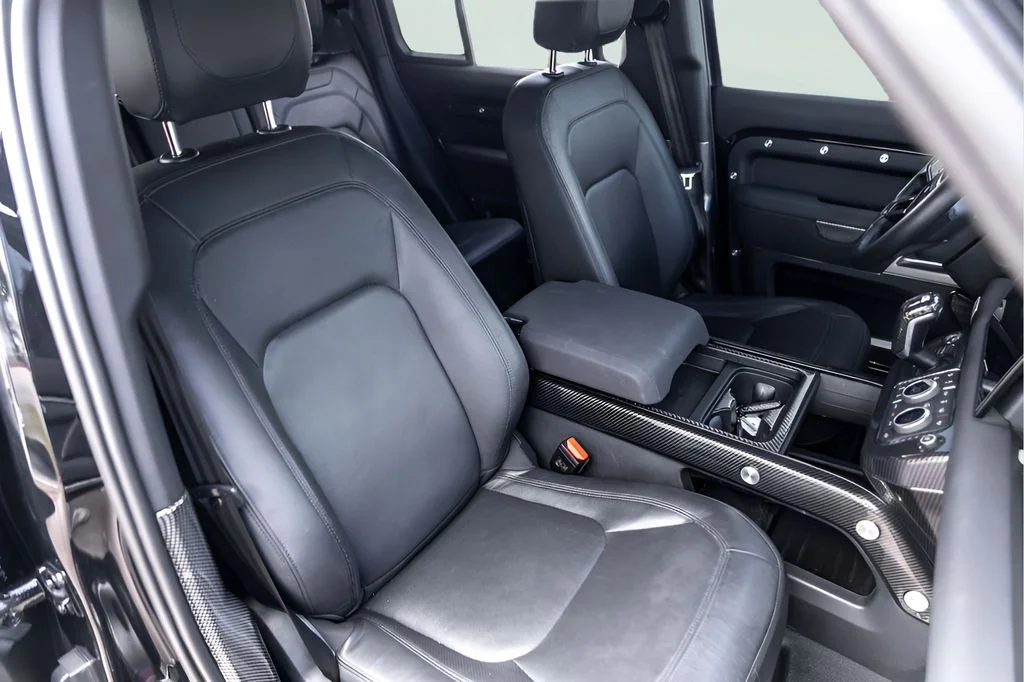 Used 2023  Land Rover SE image 36