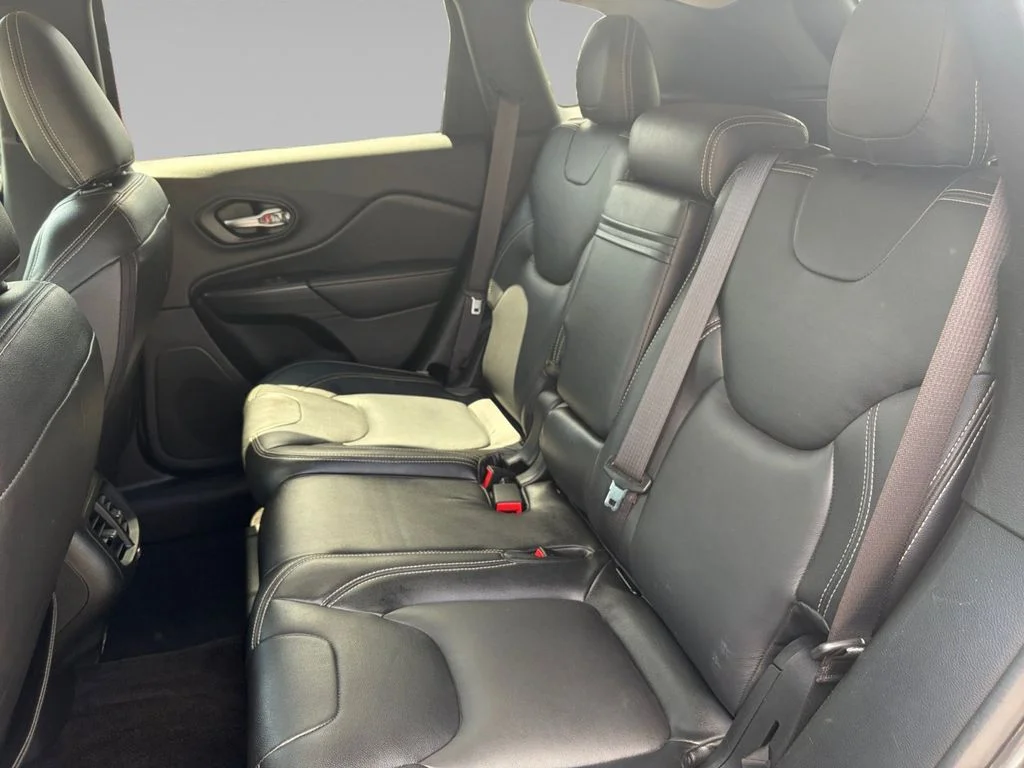 Used 2015 Gray Jeep Latitude image 14