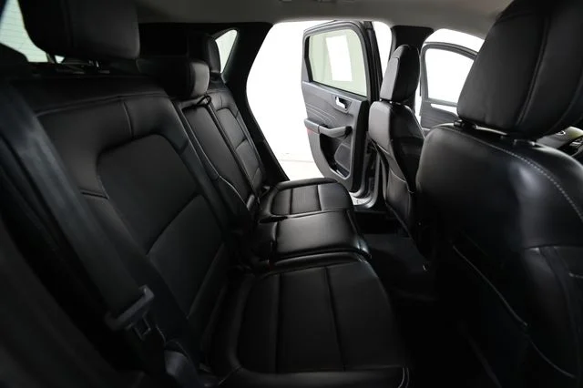 Used 2024 Silver Ford Platinum image 28
