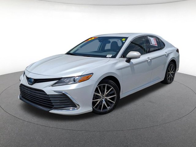 2022 Toyota Camry Hybrid XLE