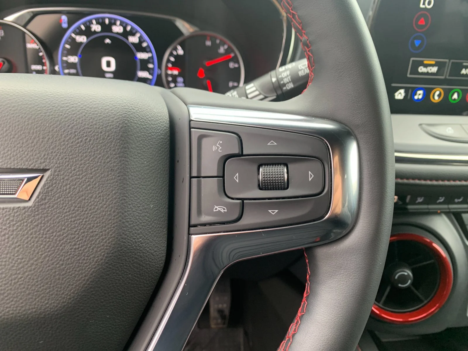 Used 2025 Sterling Gray Metallic Chevrolet RS image 27