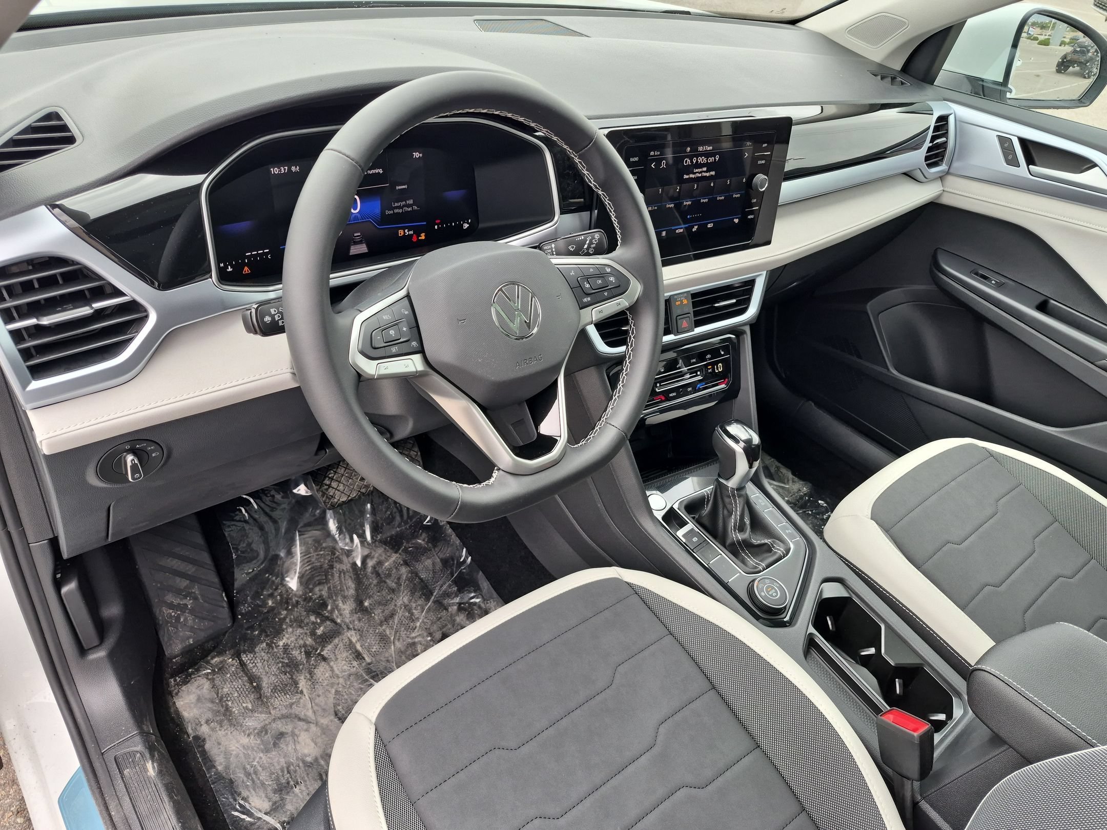 New 2026 Pure White Volkswagen SE image 10