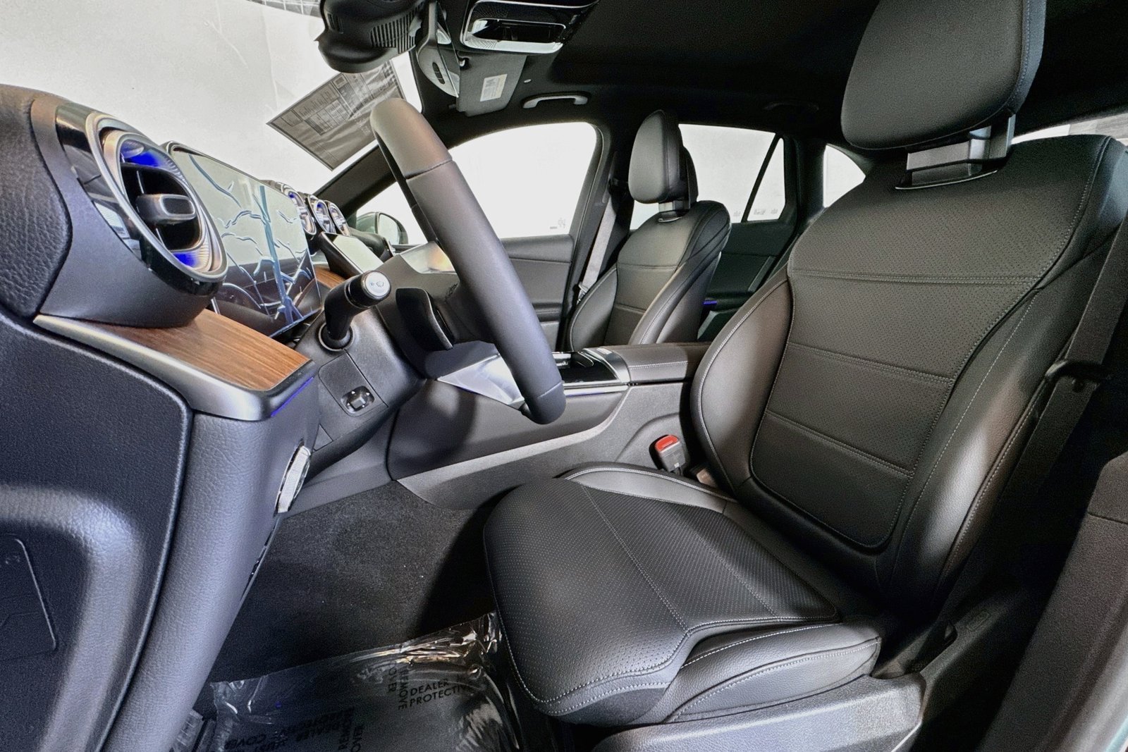 New 2026 Verde Silver Metallic Mercedes-Benz GLC 300 image 18