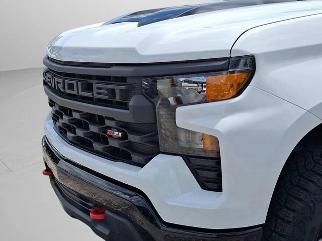 Used 2024 Summit White Chevrolet Custom Trail Boss image 34