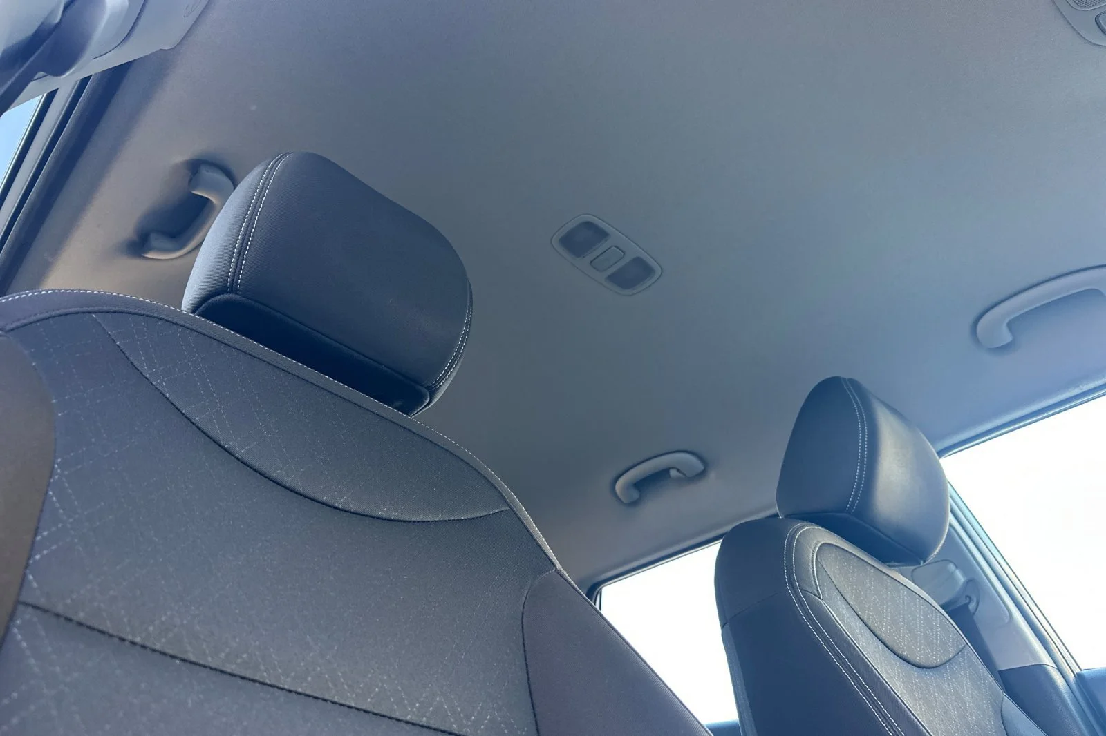 Used 2016 White Kia Base image 17
