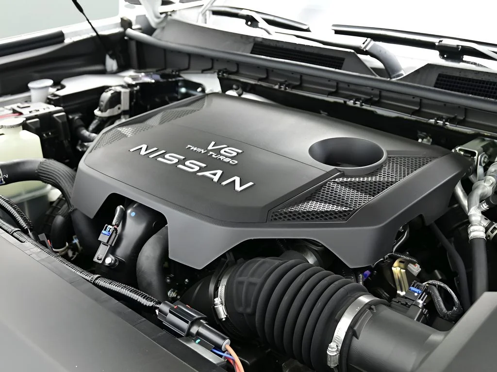 New 2025 2t Wht Blk Nissan PRO-4X® image 28