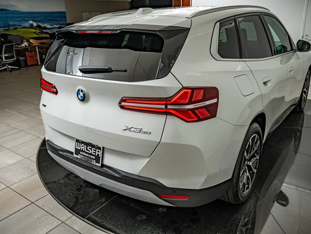 New 2026 Mineral White Metallic BMW 30 xDrive image 16