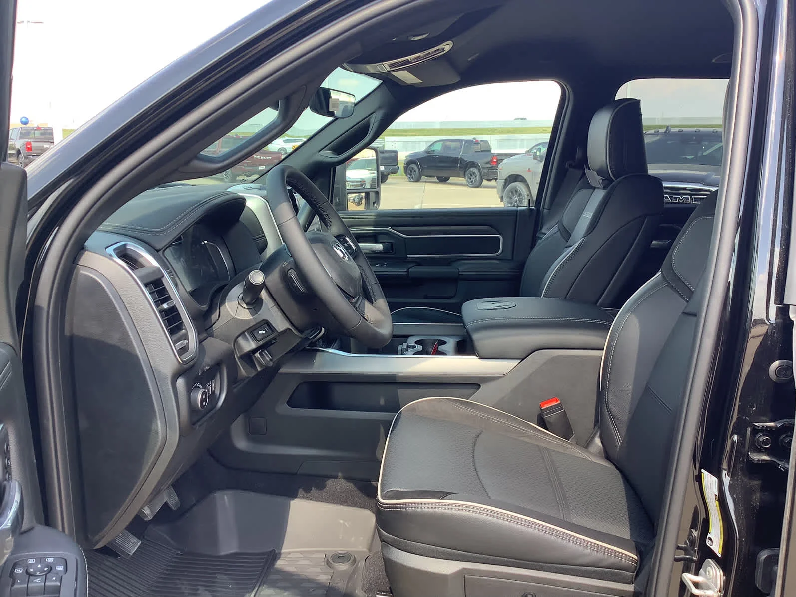 2026 RAM 3500 Laramie - Photo 11