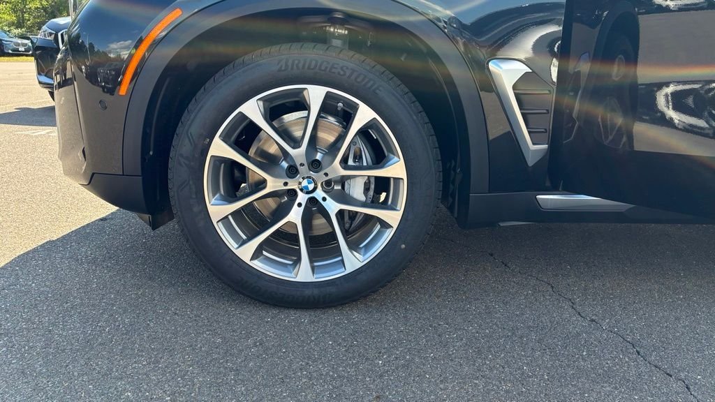 New 2026 Black Sapphire Metallic BMW xDrive40i image 6