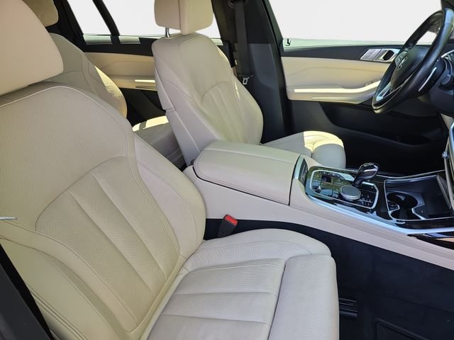 Used 2021 Black BMW xDrive40i image 12