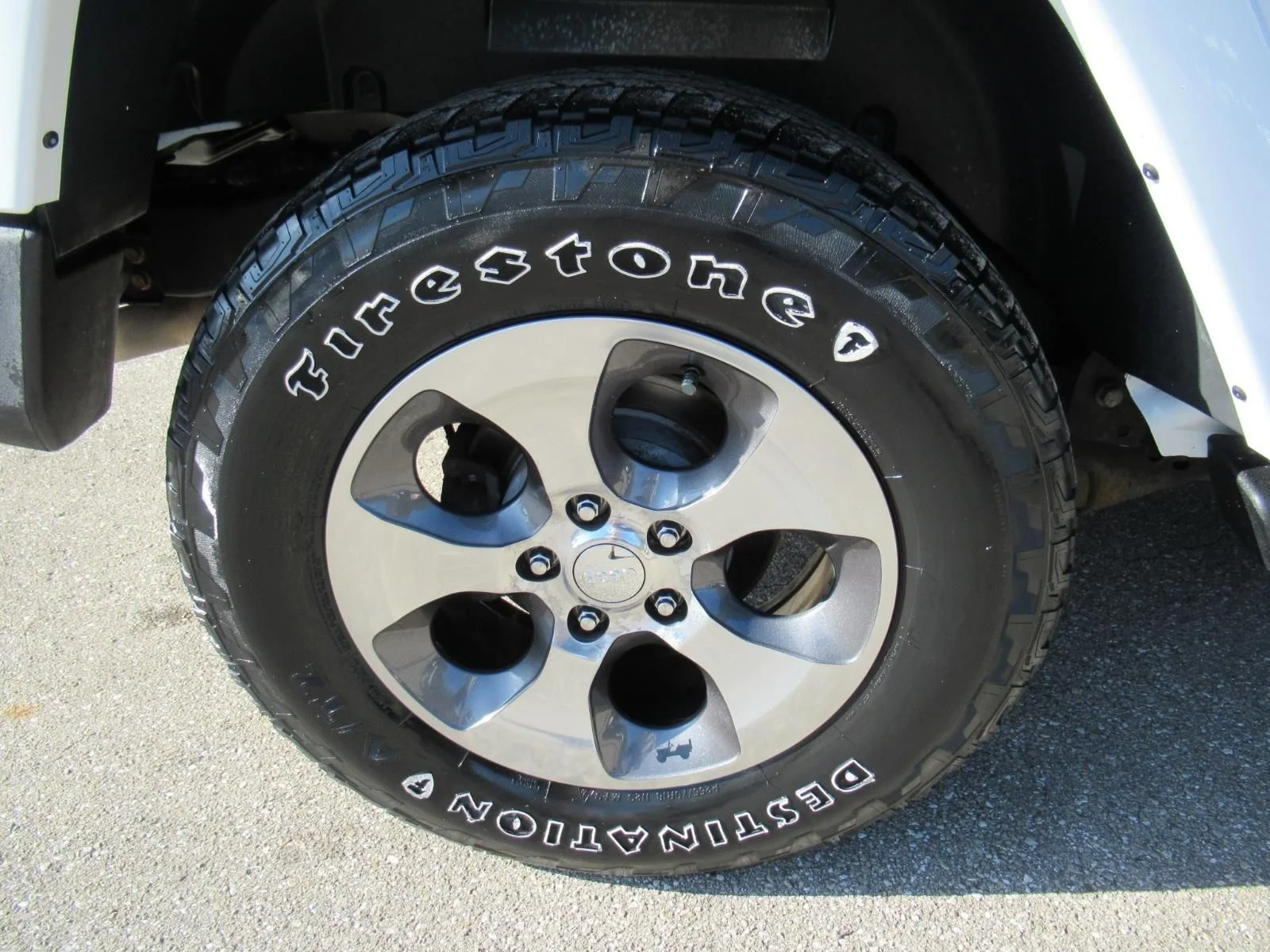 Used 2017 White Jeep Unlimited Sahara image 8