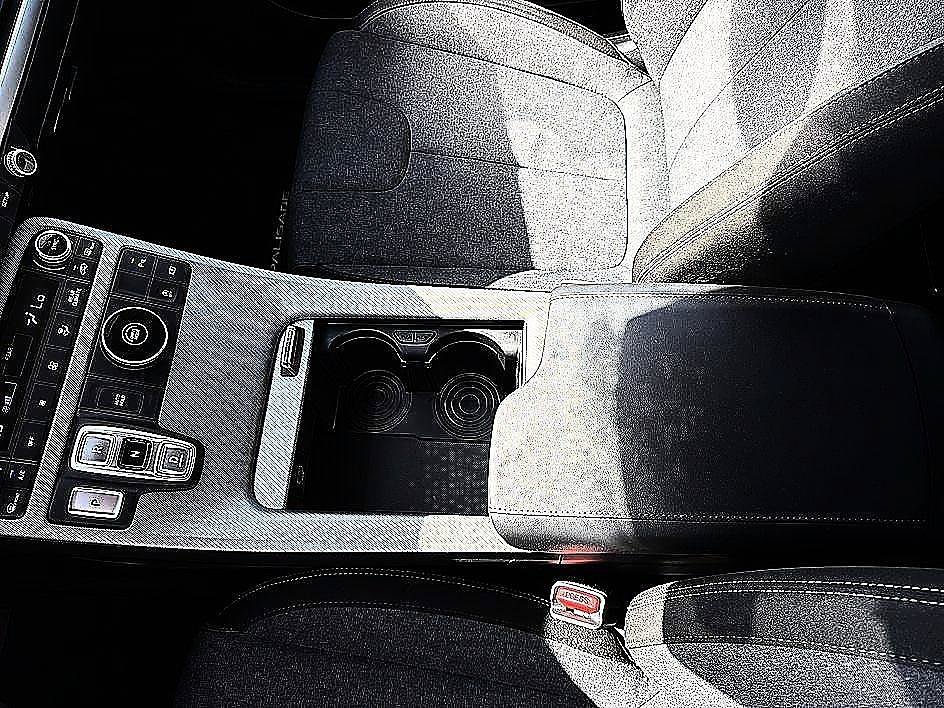 Used 2025 Hyper White Hyundai SE image 17