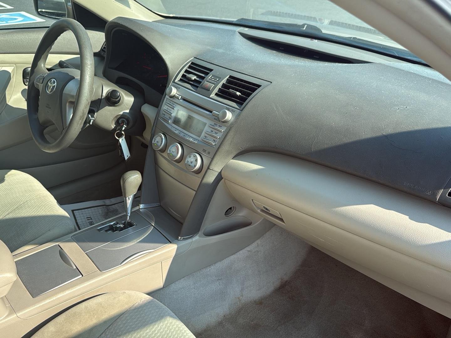 Used 2010  Toyota LE image 22