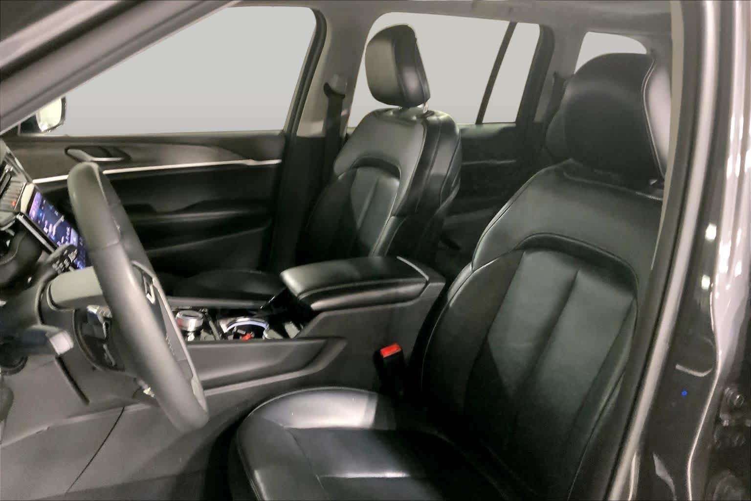 Used 2022 Baltic Gray Metallic Clearcoat Jeep  image 8