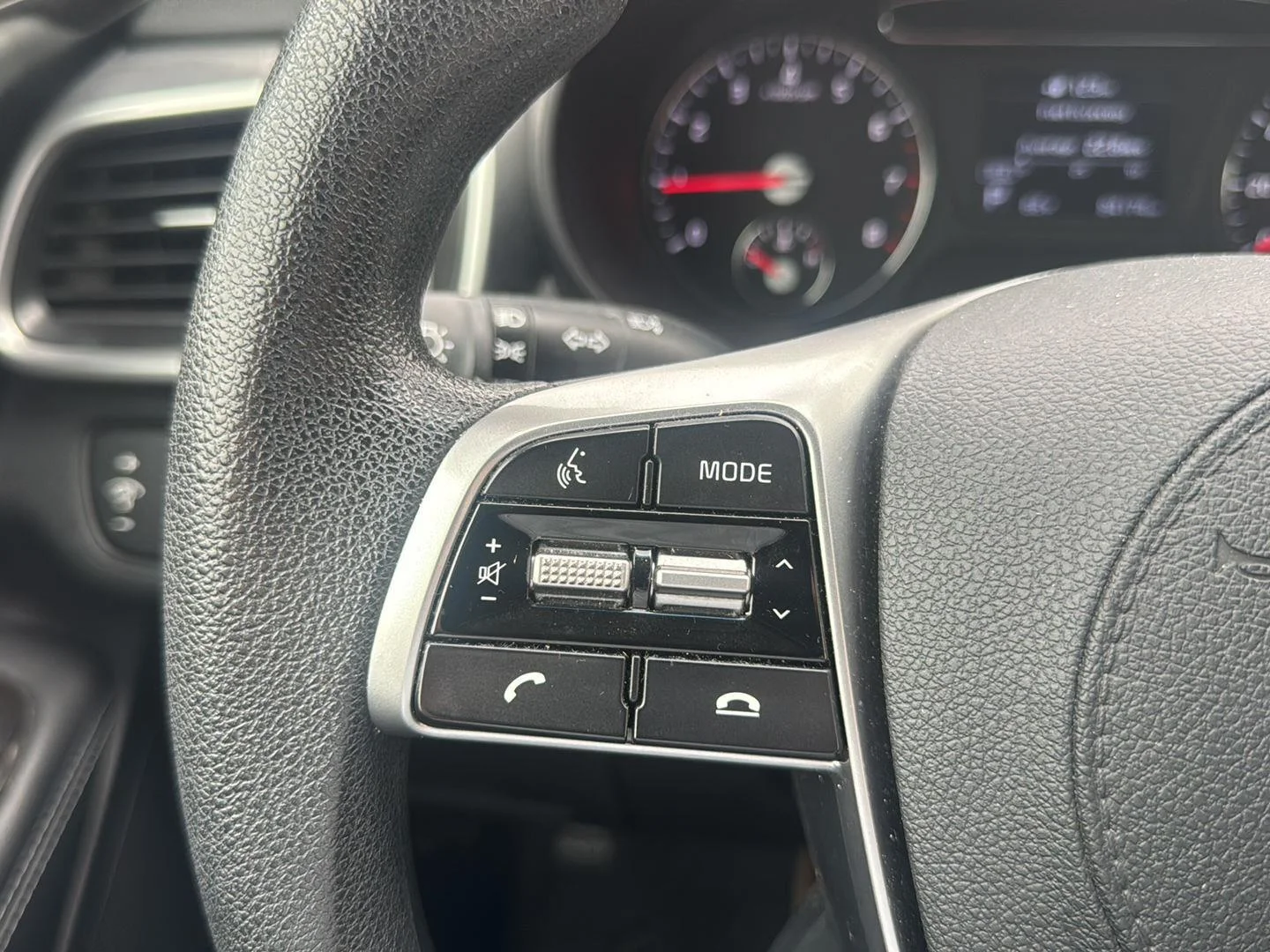 Used 2019 Sangria Kia LX image 15