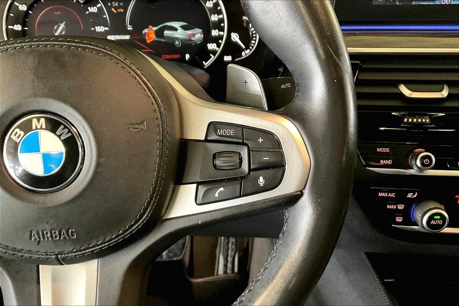 Used 2019 Black Sapphire Metallic BMW 530e iPerformance image 23