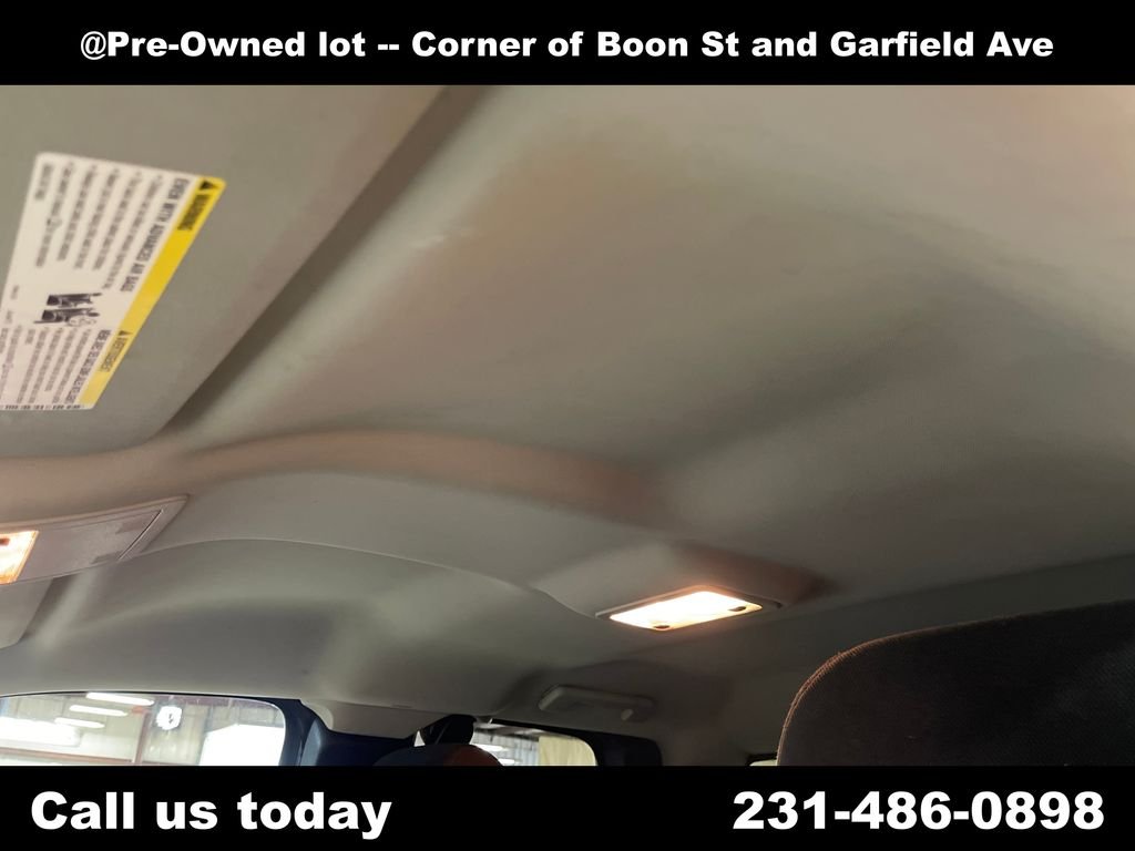 Used 2010  GMC SL image 12