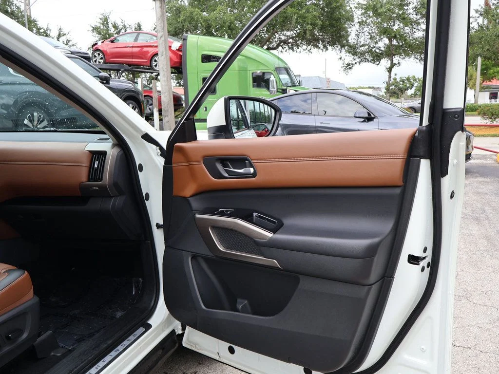 Used 2024 White Nissan Platinum image 28