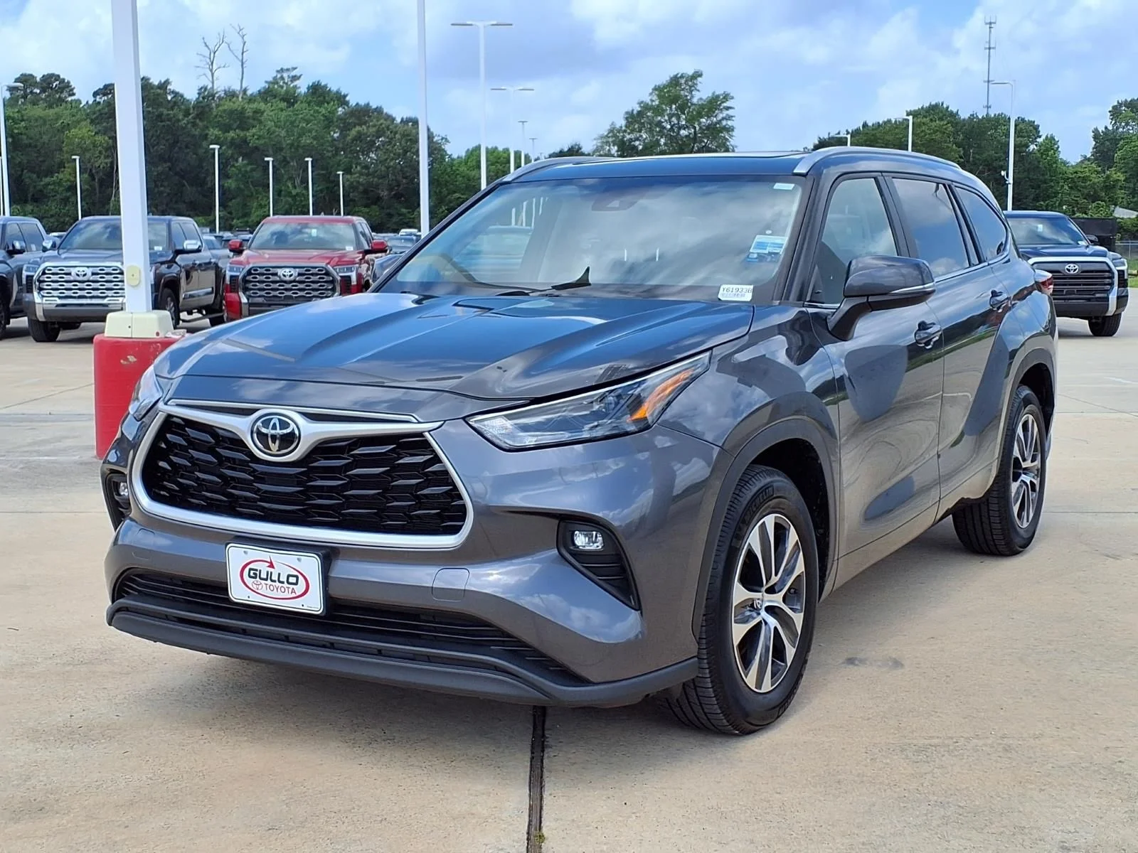 Used 2023 Gray Toyota XLE image 3
