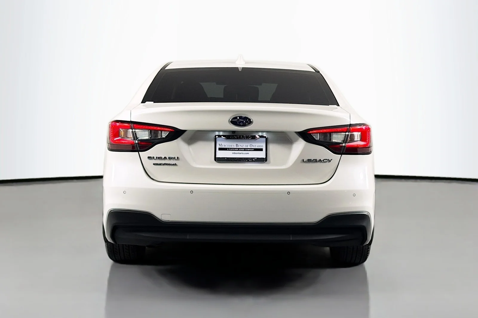 Used 2024 Crystal White Pearl Subaru Limited image 4