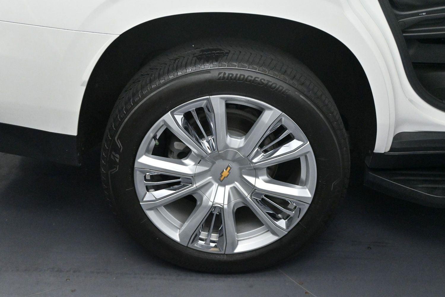 Used 2024 Iridescent Pearl Tricoat Chevrolet High Country image 39