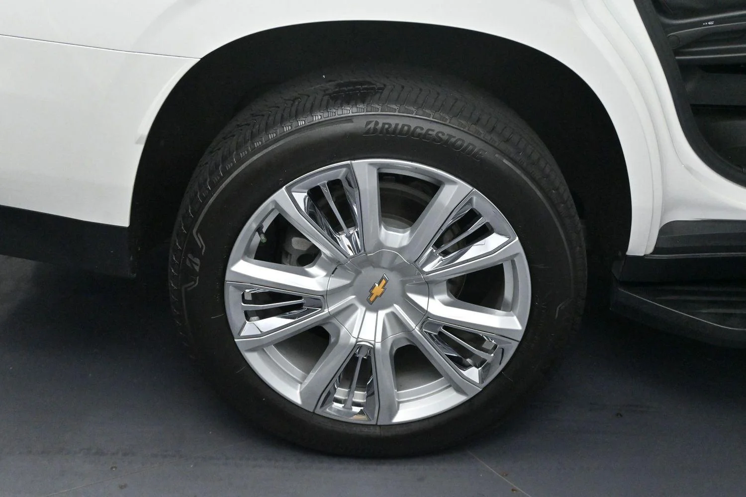 Used 2024 Iridescent Pearl Tricoat Chevrolet High Country image 39