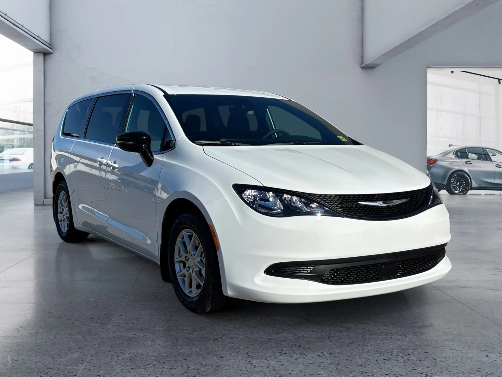 New 2027 BRIGHT WHITE Chrysler SXT image 7