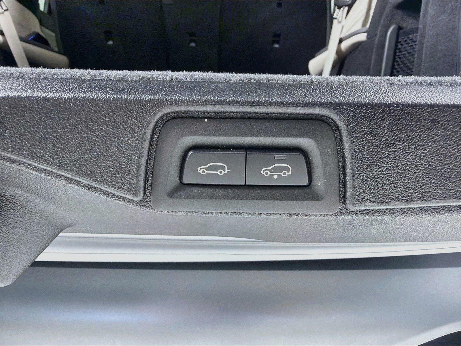 Used 2025 Frozen Pure Grey Metallic BMW M60i image 29