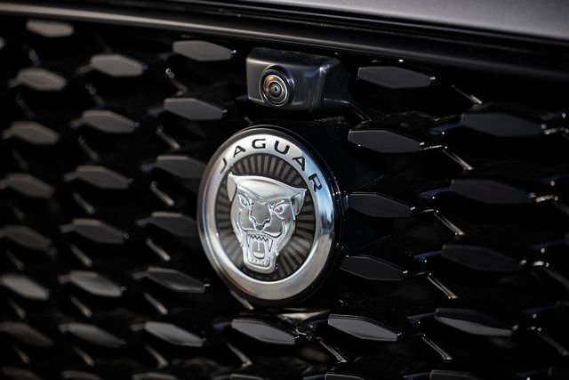 2026 Jaguar F-Pace R-Dynamic S - Photo 9