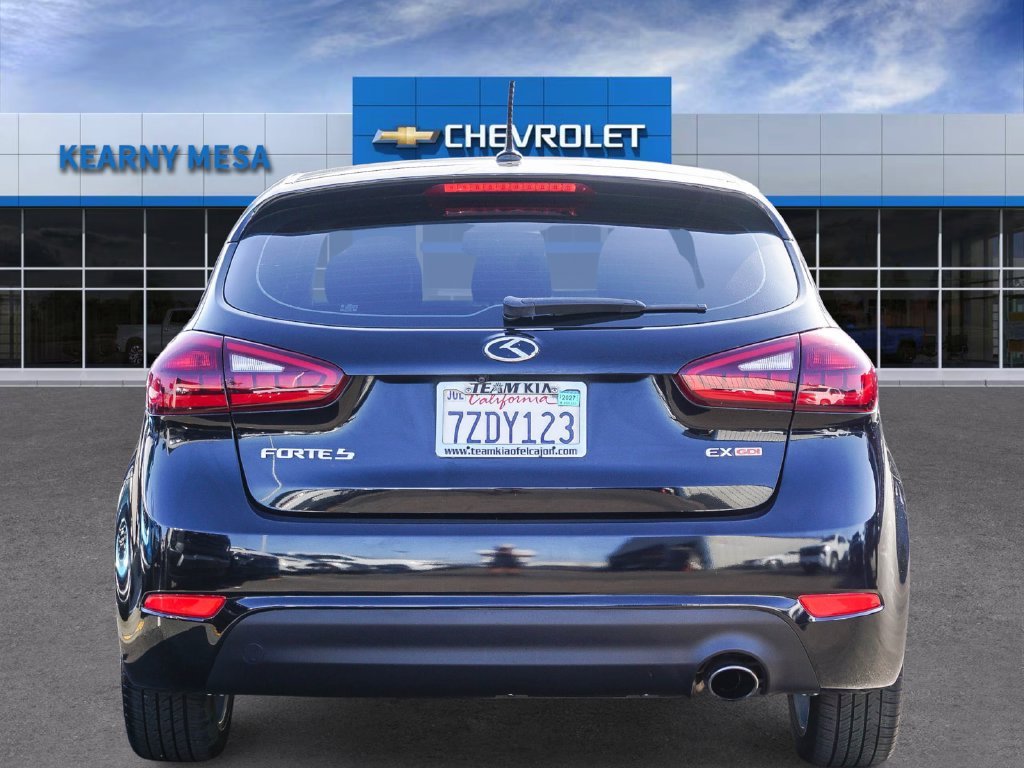 Used 2016 Black Kia EX image 5