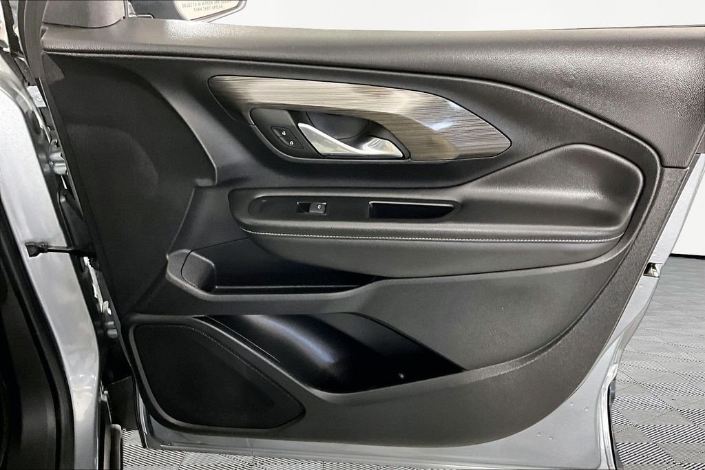 Used 2023 Silver GMC SLE image 26