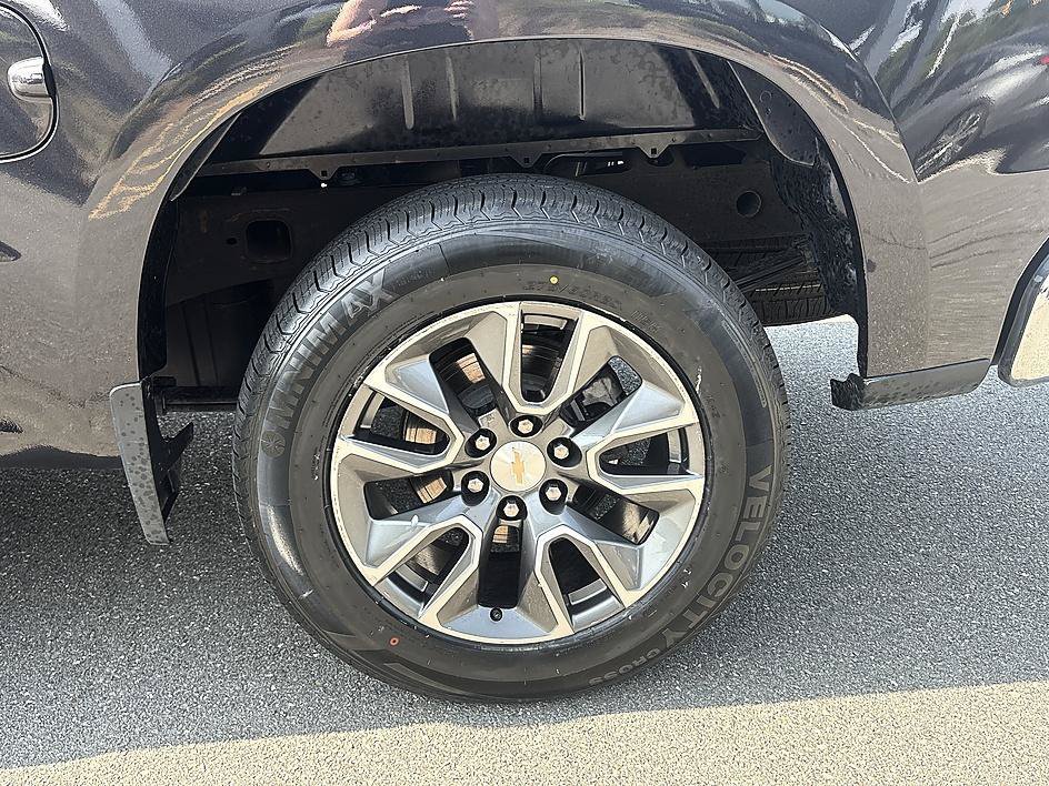 Used 2023 Dark Ash Metallic Chevrolet LT image 7