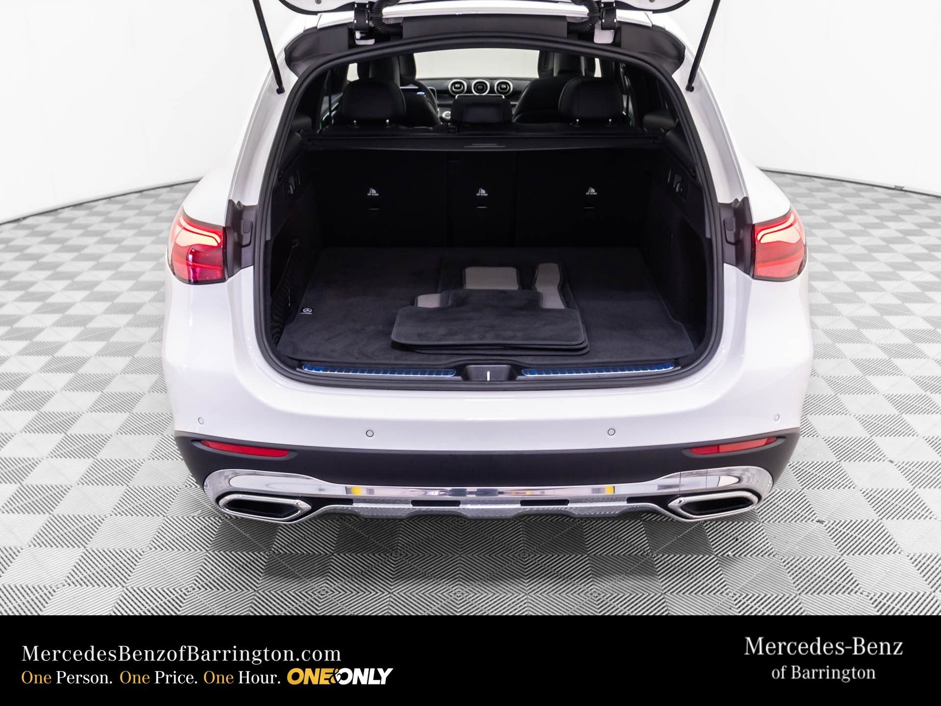 New 2026 Polar White Mercedes-Benz GLC 300 image 33
