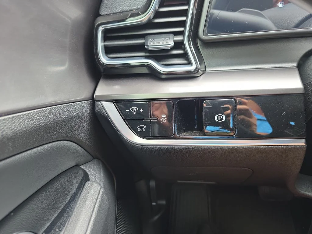 Used 2025 Black Kia EX image 19