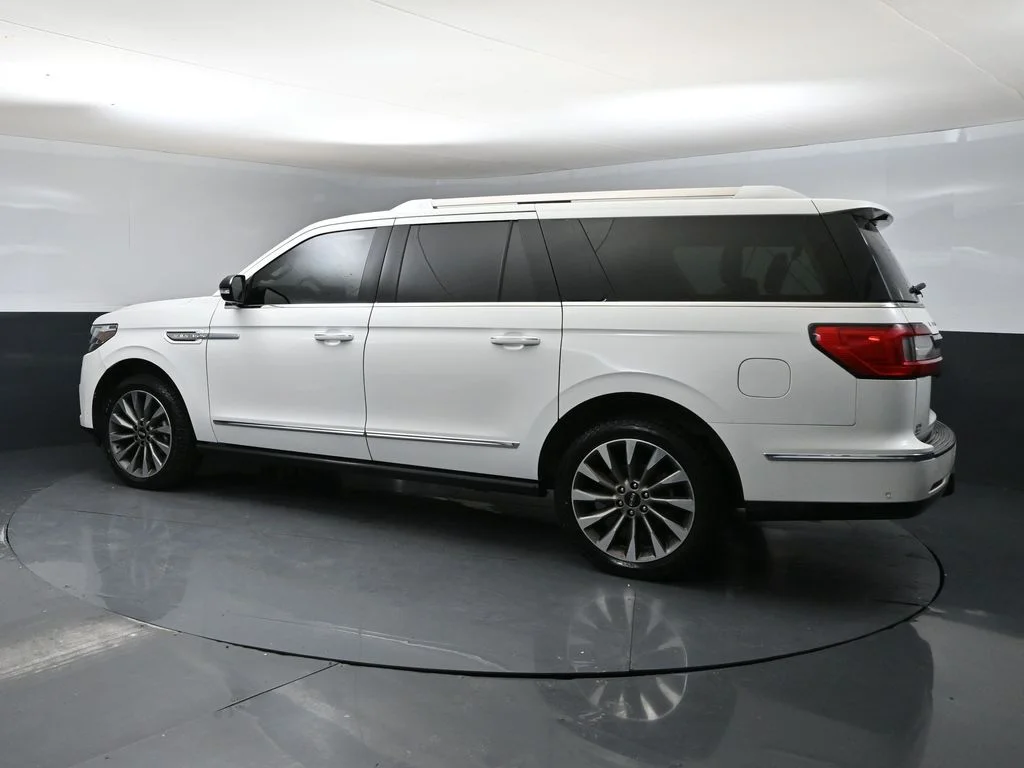 Used 2020 White Lincoln Reserve image 4
