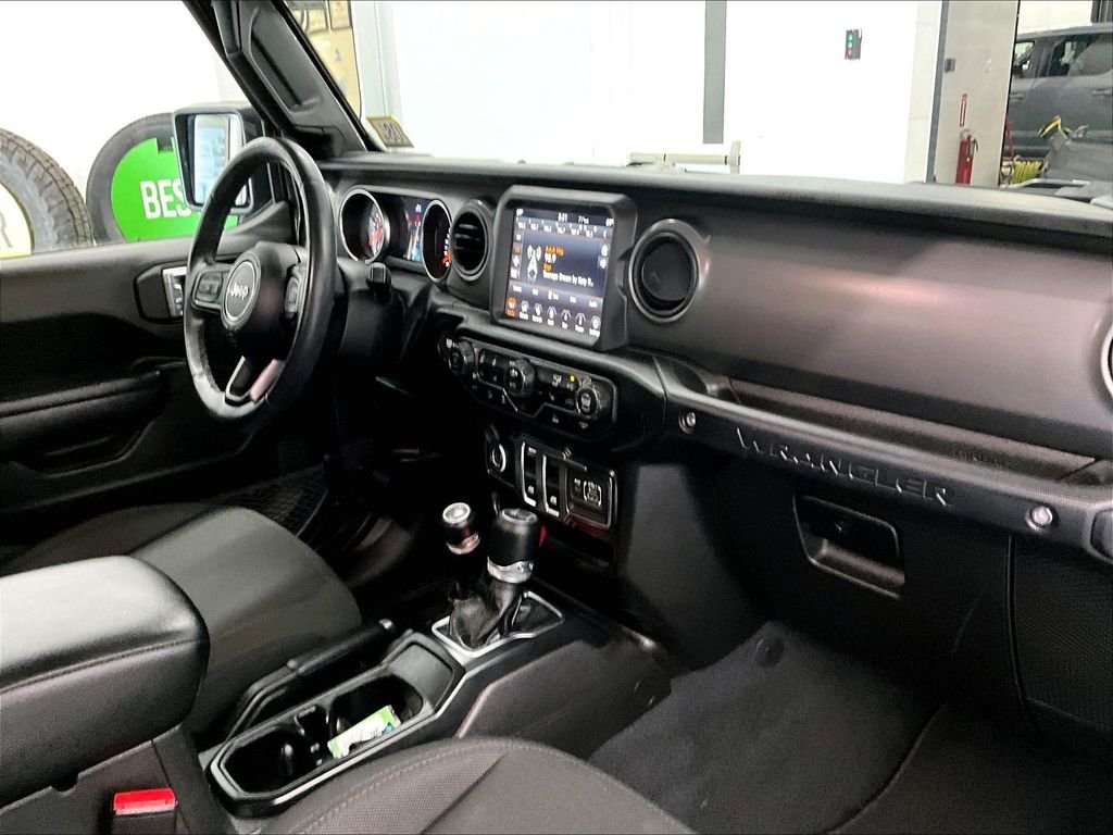 Used 2022 Granite Crystal Metallic Clearcoat Jeep Sport S image 14