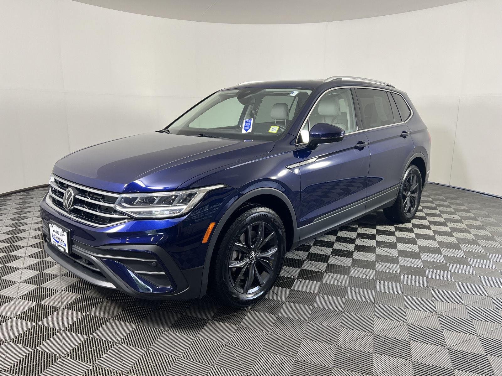 Used 2024 Atlantic Blue Metallic Volkswagen SE image 7