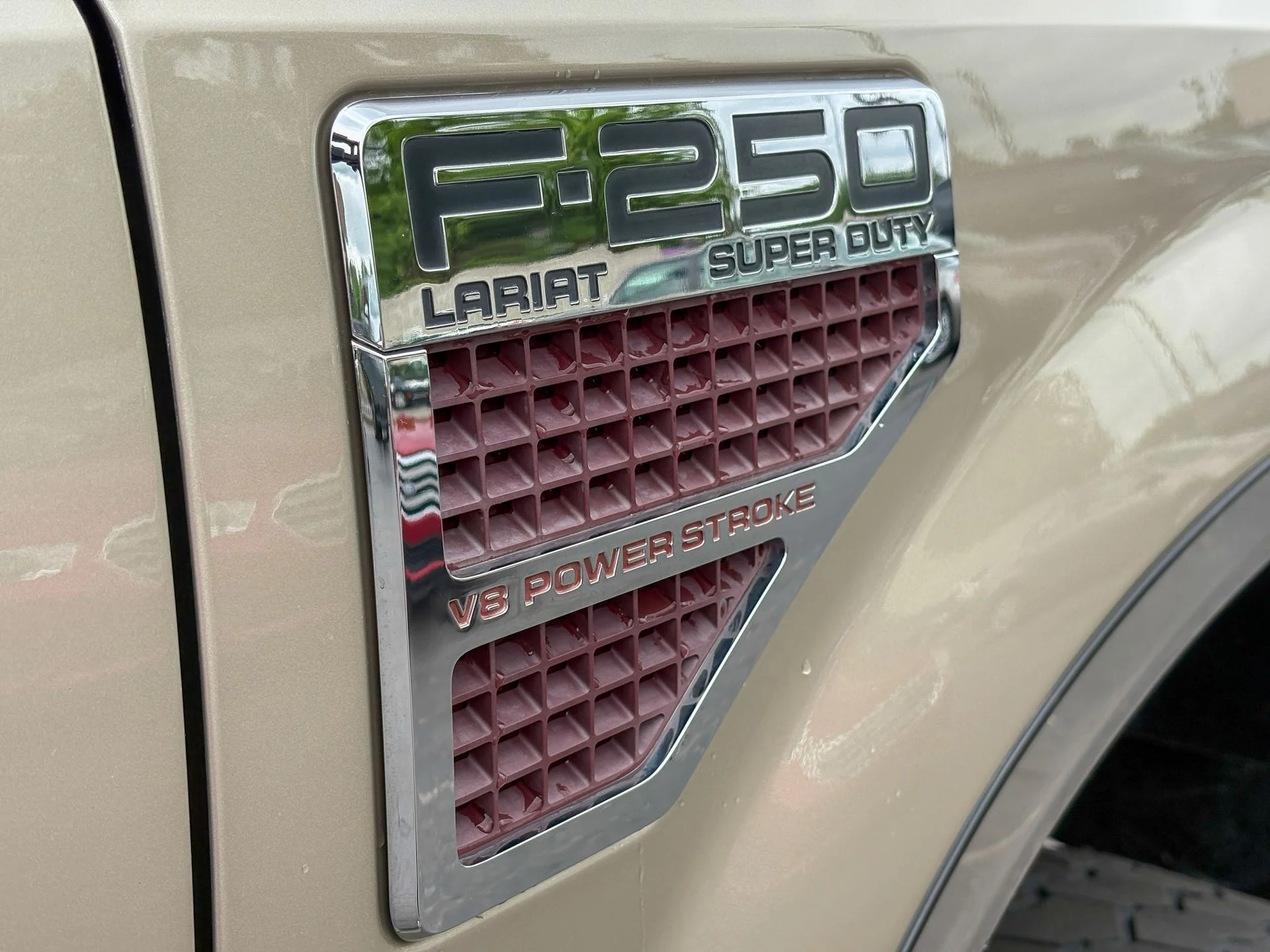 Used 2008 Gold Ford Lariat image 10