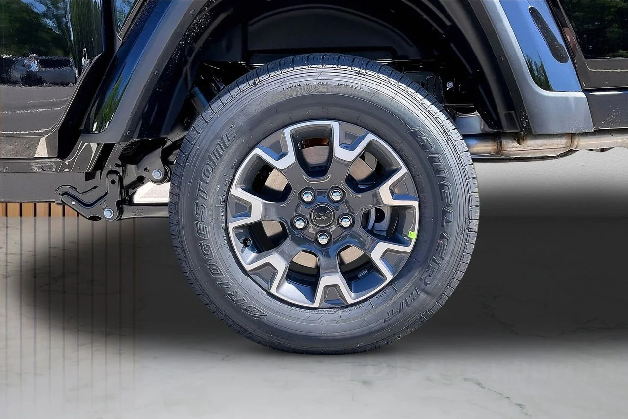 New 2026 Black Clear-Coat Exterior Paint Jeep Sahara image 32